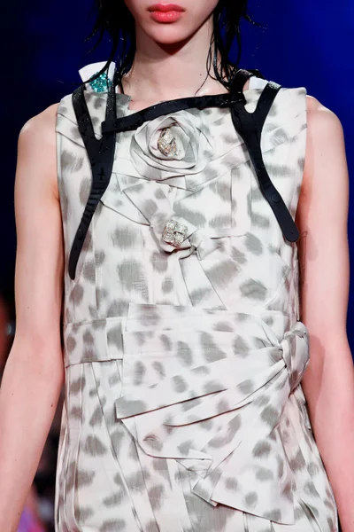Look 19